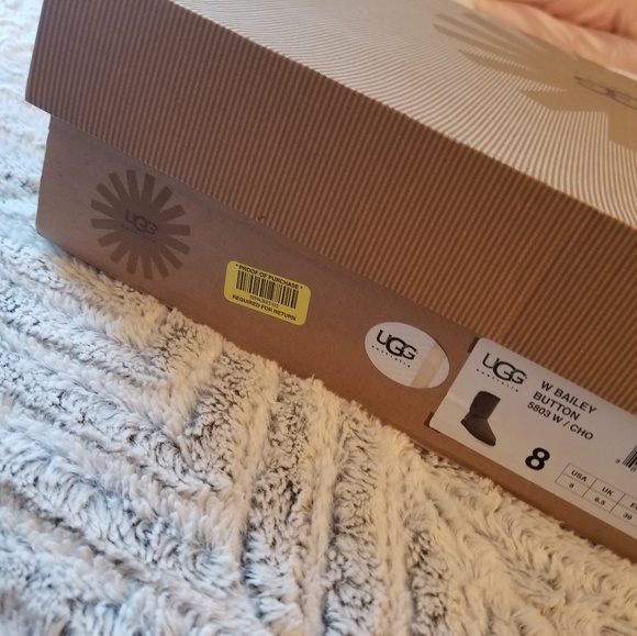 Uggs size 8 - Picture 5 of 5